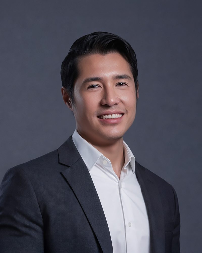 Henry Nguyen, headshot photographer and founder of Headshot Hotshot in Clearwater, FL